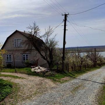 Продається дачний будинок,с.Устя