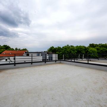 Весняна вул., 5