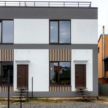 Весняна вул., 5