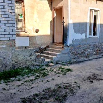 Сдаём часть дома в центре 1 комната.