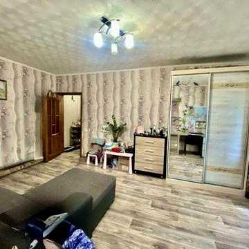 Продам 2х кімнатну квартиру.2й поверх