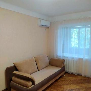 Здам однокімнатну квартиру на космосі в районі Олександрівського ринку