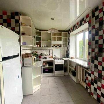 Срочно продам 3 комнатную квартиру у м. Индустриальная.