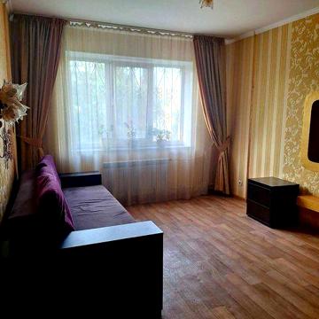 3к Героев Днепра д.35 отличное состояние метро 2мин 93000у.е торг