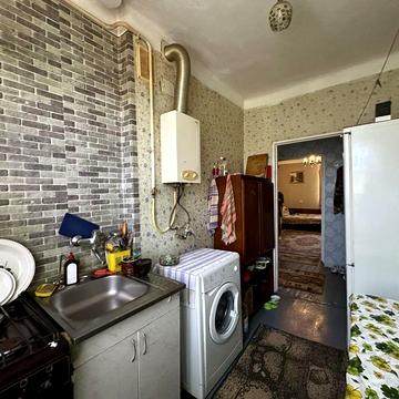 Продается 2 комнатная квартира на ул. Строителей!