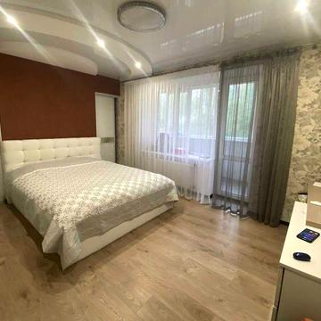 Продаж 3-кімнатної квартири на Виставці, вул. Свободи ЖК Дубас