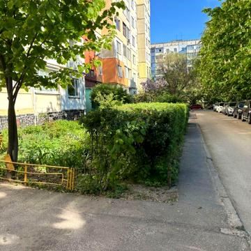Юрія Побєдоносцева бульв., 8