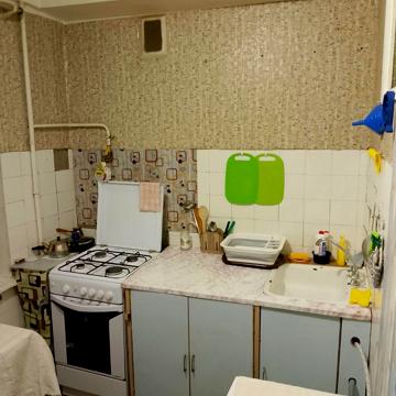 Братиславська вул., 18