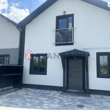 Сучасний будинок майже в центрі міста з ремонтом