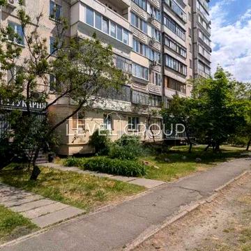 ФАСАД. Драгоманова вул.11, ст.м.Позняки перший поверх, Комерція