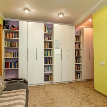Академіка Булаховського вул., 28-Б