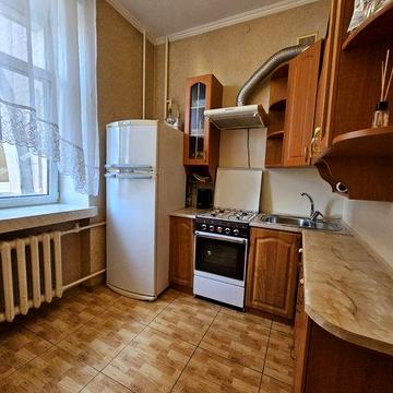 Продаю "сталинка" Соборная 2/5 47/30/8, раздельные комнаты
