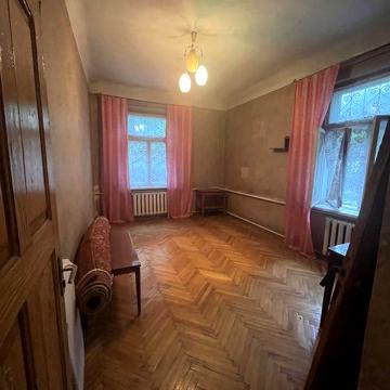 Продається 2 кімнатна квартира вул Хотинська