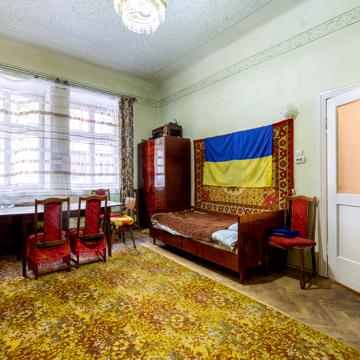 Шептицьких вул., 24