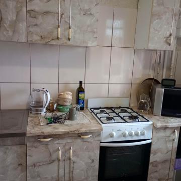 Захисників України вул., 32