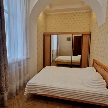 Антоновича вул. (Горького), 17