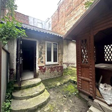 Продаж квартири  в будинку в цетрі