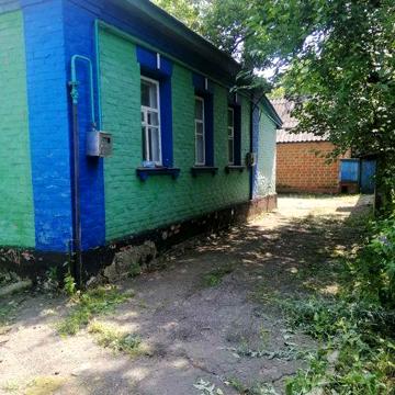 Будинок, гараж, літня кухня.