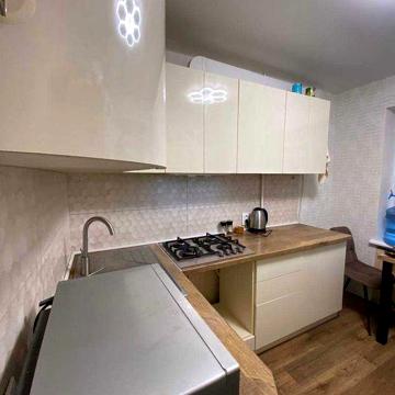 Продам 2 ком квартиру Приднепровск Космонавтов 4