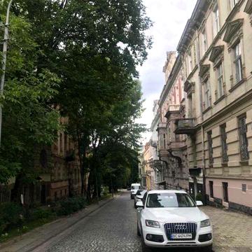 Продаж 2-кімнатної квартири в центрі