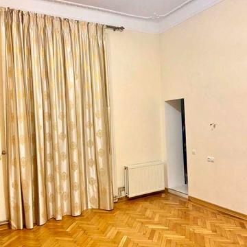 Продаж 2-кімнатної квартири в центрі