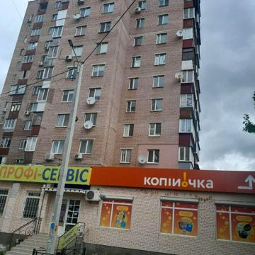 Незалежності бульв. (50 років Жовтня), 13