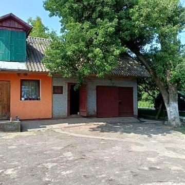 Будинок, житло, нерухомість.