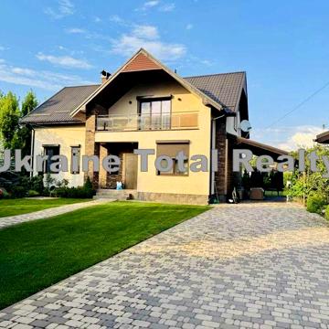 ПІДГІРЦІ! Чудовий будинок 270м2 + 10 соток біля Блакитного Озера!