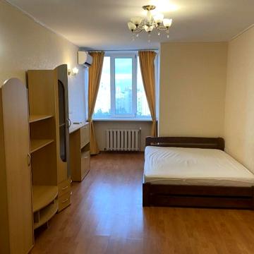 Миколи Бажана просп., 1-М