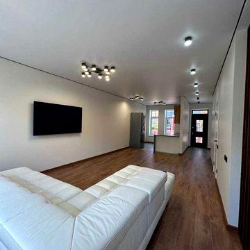 Таунхаус для жизни с ремонтом и мебелью. Море!