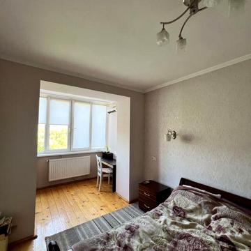 Здам квартиру 1 кімнатна з кухнею студією. 60 кв. м. Вул. Хотинська