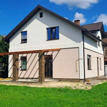 новый дом 140м2 в тихом месте центр 3км .от хозяина
