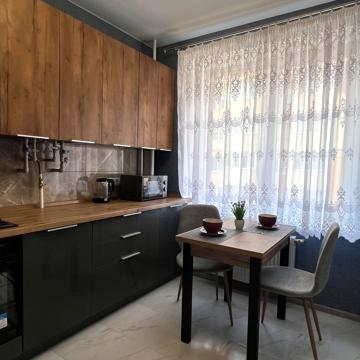 Тарасівська вул., 21