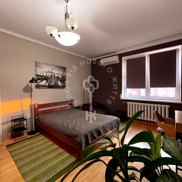 Феодосійський пров., 12