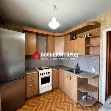 Чарівна вул., 38