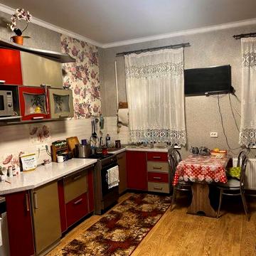 Часть дома в центре со своим двором