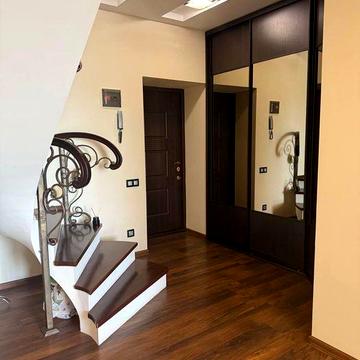 Продам 2-ох рівневу квартиру з ремонтом +паркінг на 2 авто ЖК карпатбуд