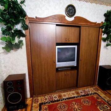 Чарівна вул., 38