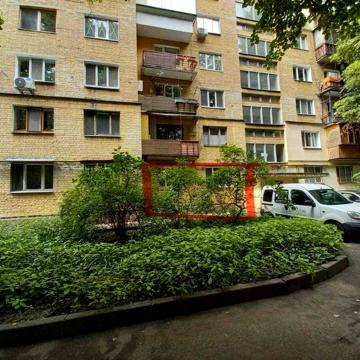 Продам 3 -х кімнатну квартиру на 1 поверсі, підходить під комерцію.
