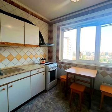 Квітневий пров., 8