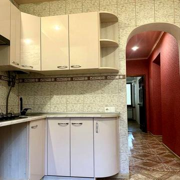 2-х сталінка 44 квартал вул Конституційна, гарний стан