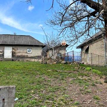 30км від Ужгорода. Продається будинок у селі Мирча. Закарпаття.