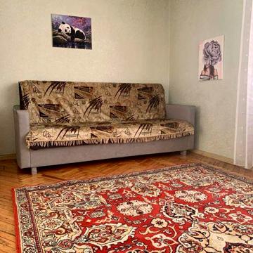 Сдам 2 ком квартиру ул. Запорожская , ост. Малый рынок .