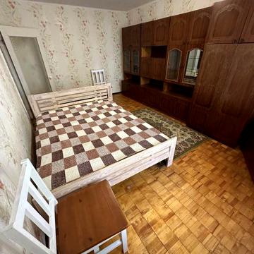 1-кім. Якуба Коласа вул. 14,житловий стан,метро Святошин 7 хв.на авто.