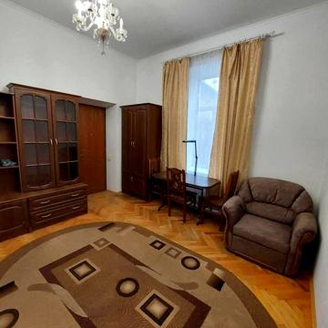 Гетьмана Петра Дорошенка вул. (), 14