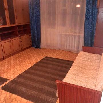 Хозяин сдаю 1ком.кв. 2/9эт.мож и на месяц, р-он Автопарк ул.Киевская63