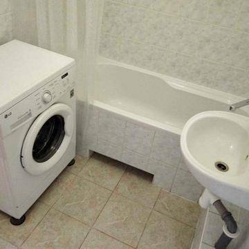 оренда 3-кімнатного напівособняку на 80 м.кв. в центрі міста Хуст. . .