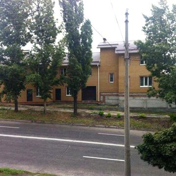 Продам Новый Таунхаус по ул .Щорса.Очень дёшево.