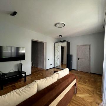 Генерала Безручка вул. (Новоорловська), 8