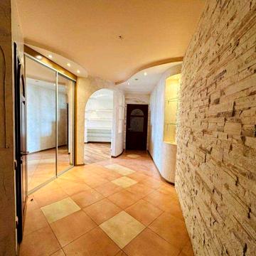 Продаж квартири вул. Митрополита Андрея Шептицького б.10